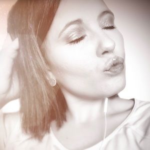 Meet your Posher, Caitlyn